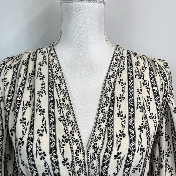 Max Studio Blouse size Extra Small Black Ivory Floral Peasant Boho Wedding Slim - Picture 3 of 9